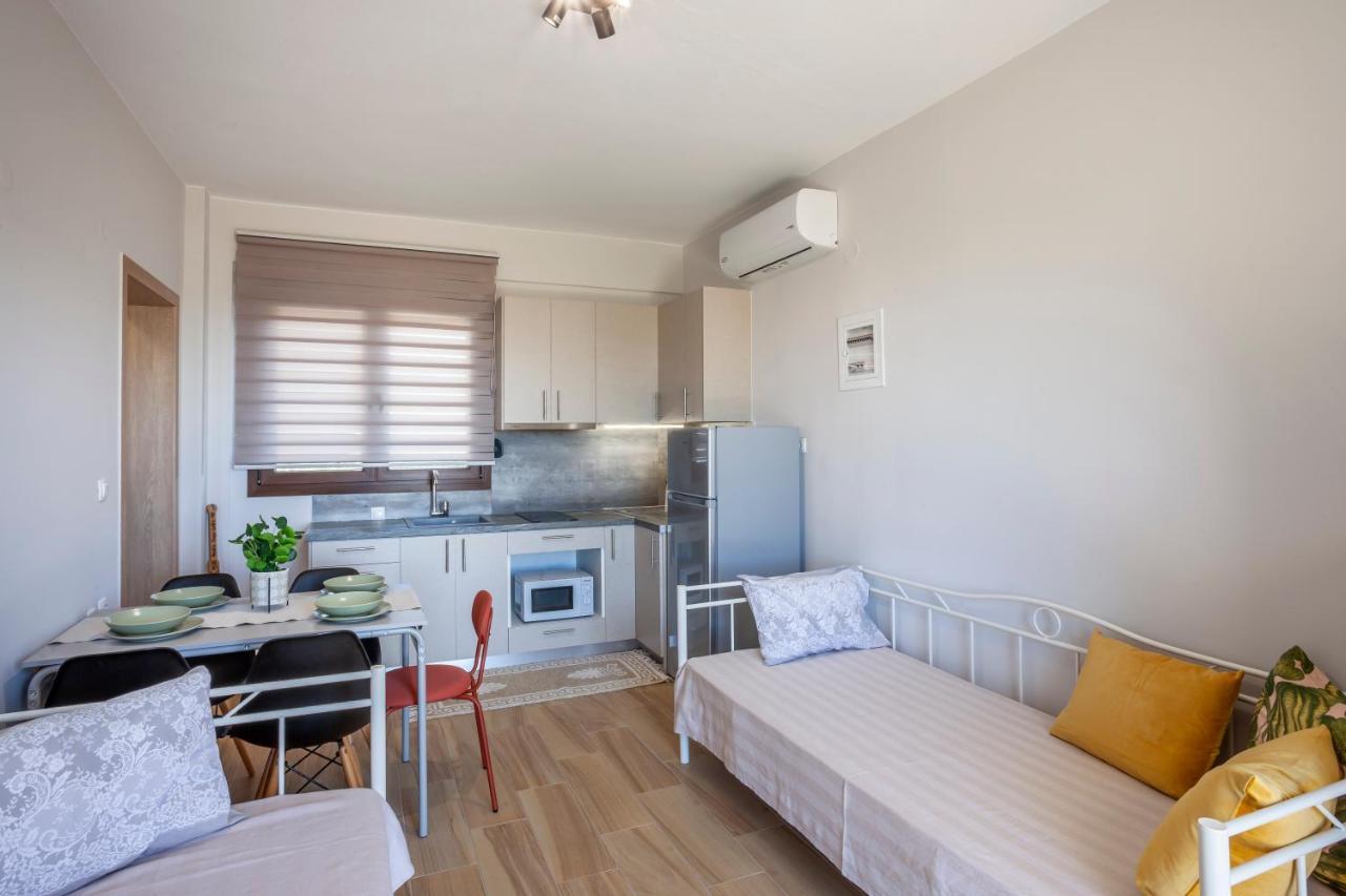 Lucid Dream Apt. |bozinis * Psakoudia