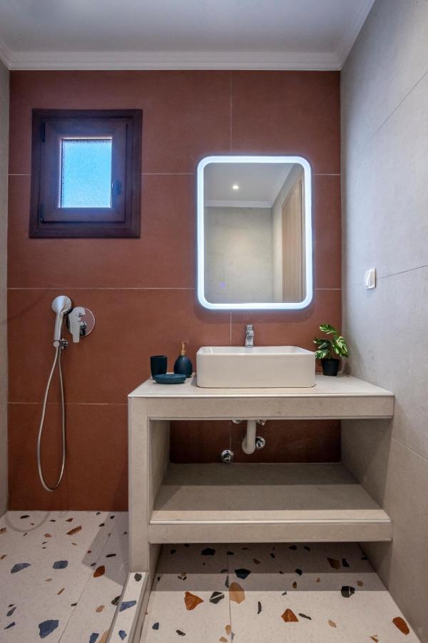 Lucid Dream Apt. |bozinis * Psakoudia
