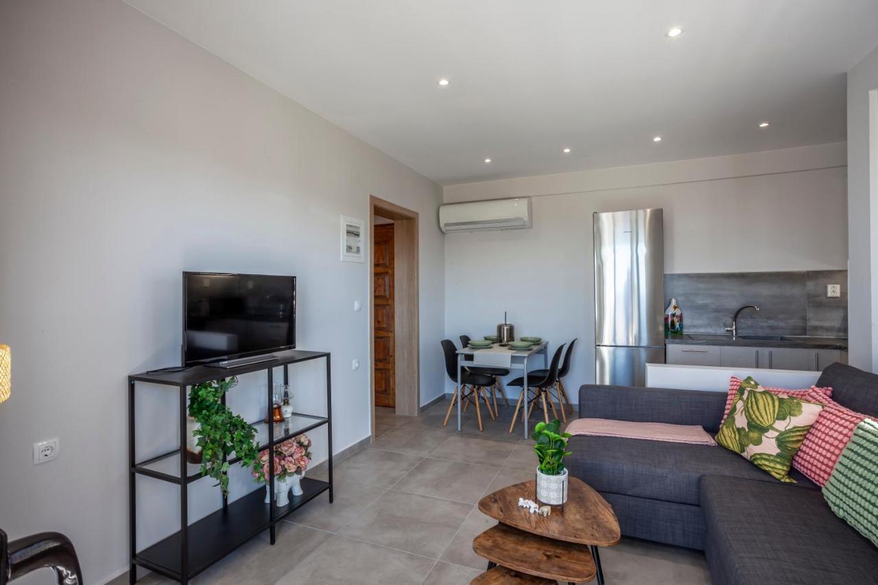 Lucid Dream Apt. |bozinis * Psakoudia