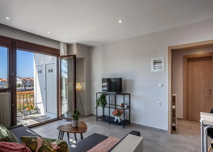 Lucid Dream Apt. |Bozinis